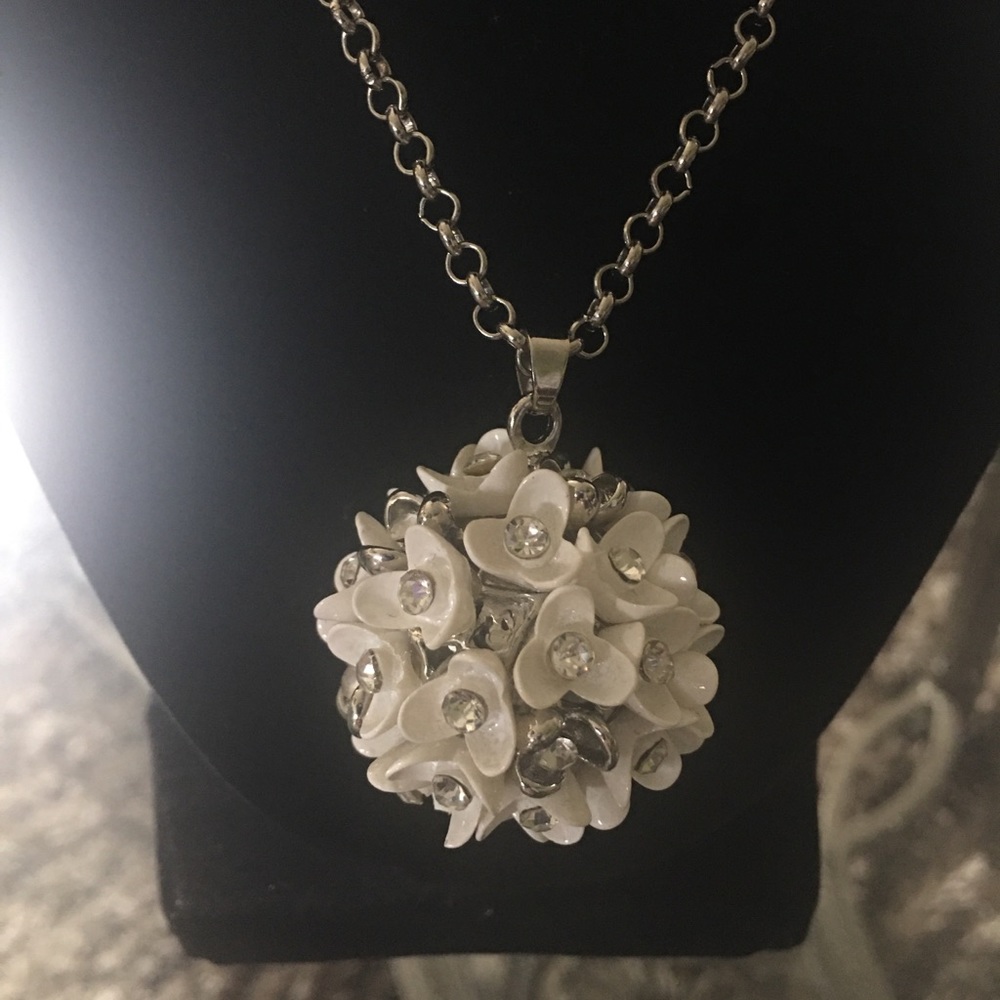 White floral Rhinestone Necklace